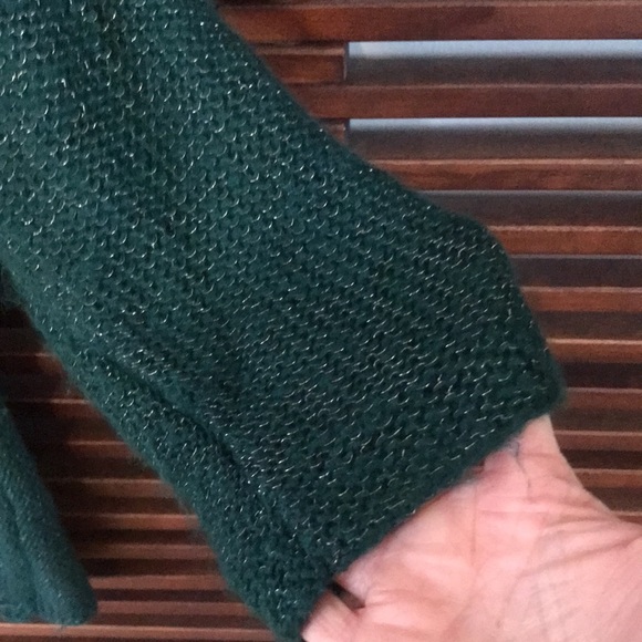 Jennifer Lopez sweater - Picture 4 of 7